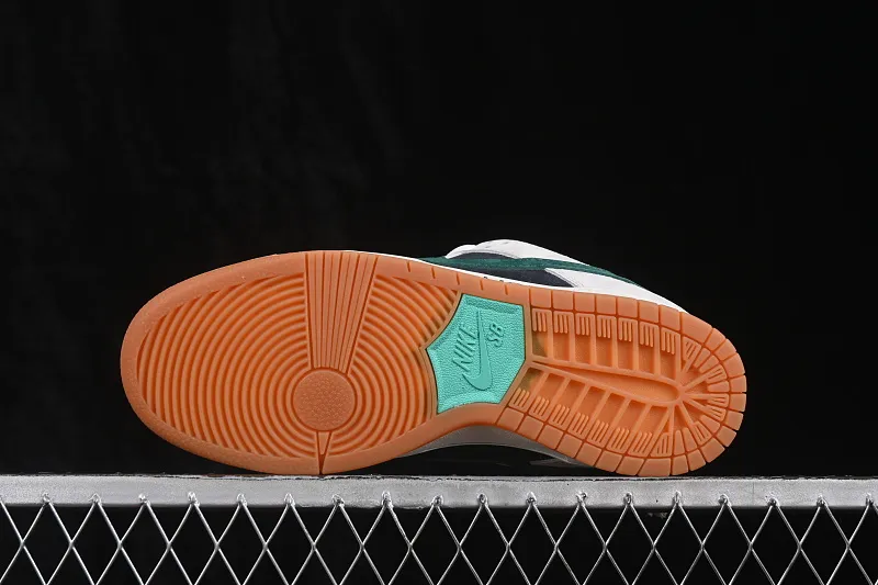 All Categories Nk SB Dunk Series Nk SB Dunk Low Low-top sneakers Nike SB Dunk Low Suede gray raw rubber SB low-top casual sneakers HF3704-001